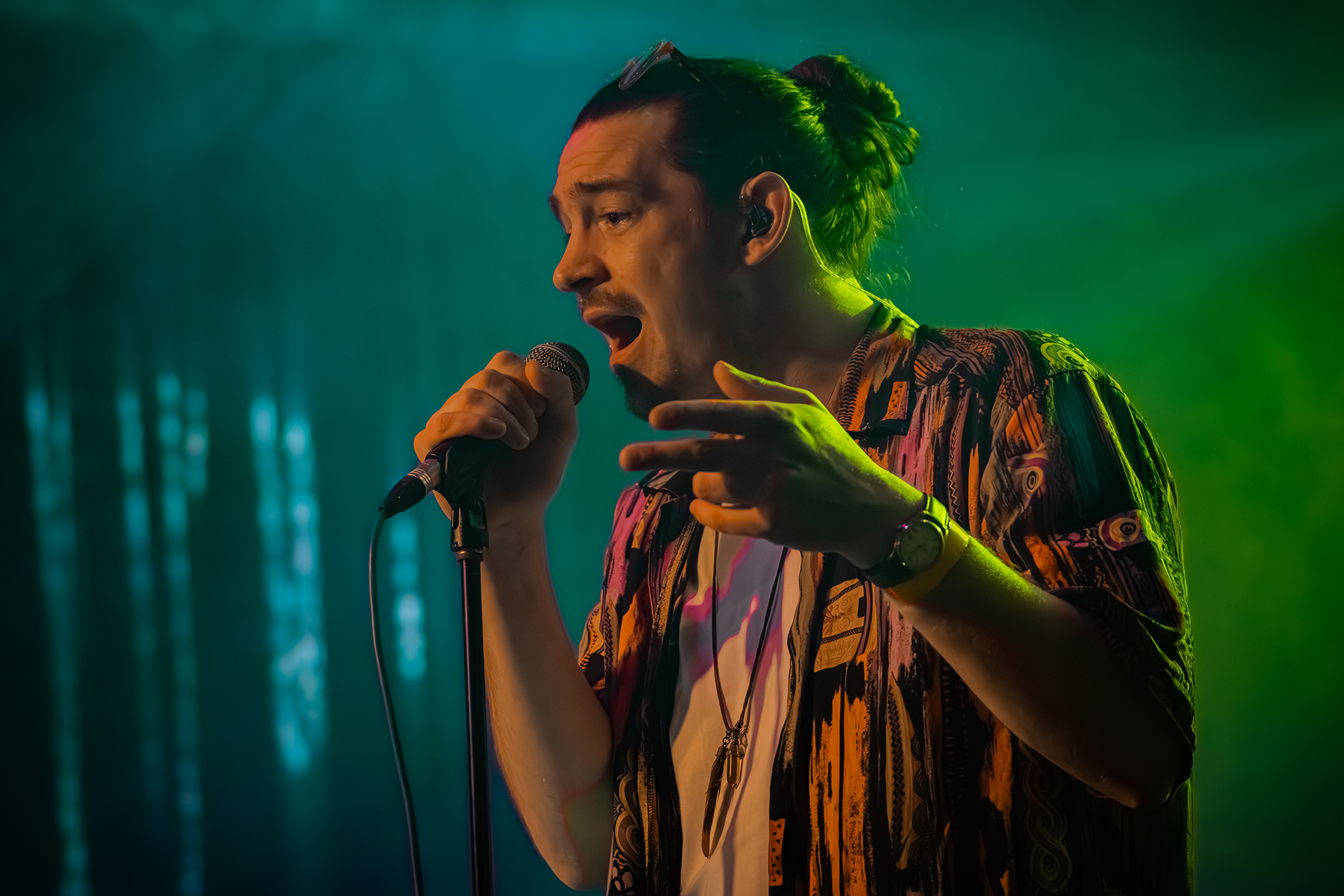 Vocalist singing 90s Ibiza Tracks